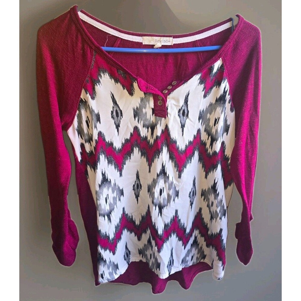 Rewind Womens M Burgundy Geometric Henley Top 3/4 Raglan Sleeve Button